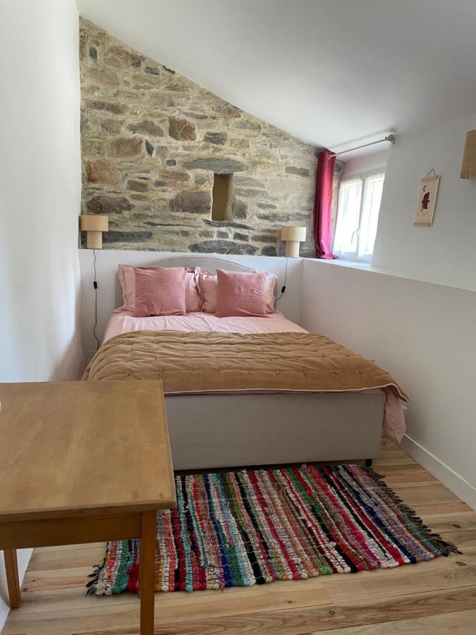 Maison, Calme Avec Cheminee. Botmeur Extérieur photo