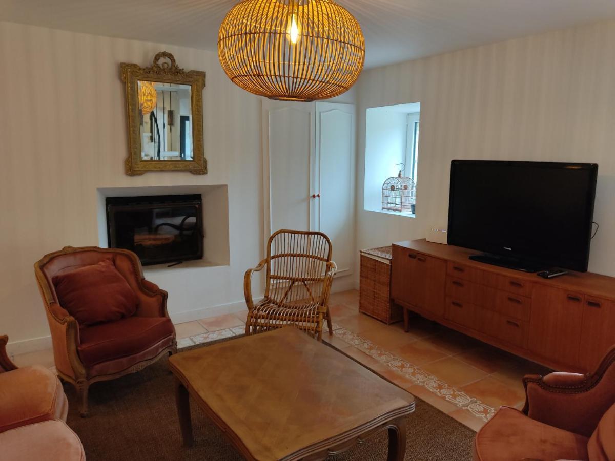 Maison, Calme Avec Cheminee. Botmeur Extérieur photo